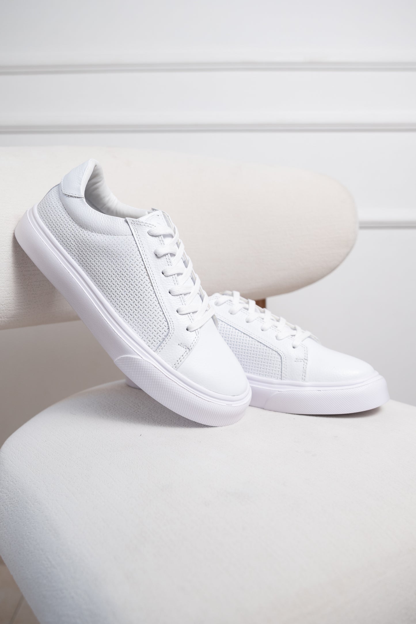 TENIS EN CUERO RUSTICO | RF : 602