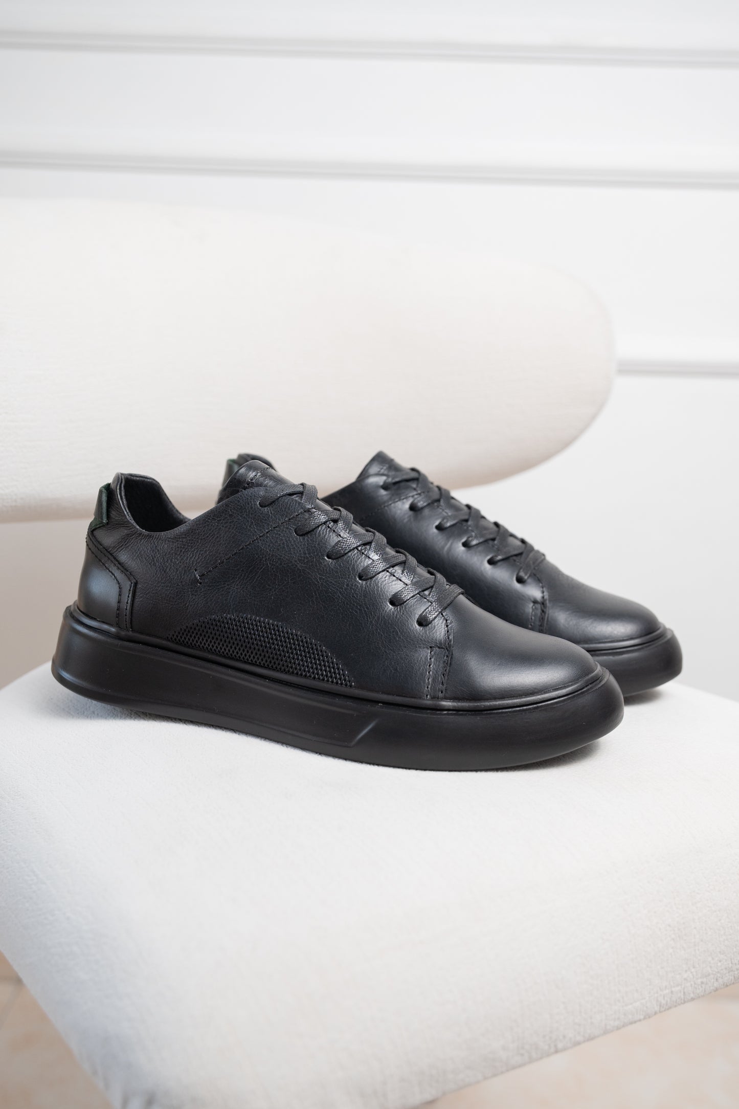 TENIS EN CUERO RUSTICO | RF : 3312