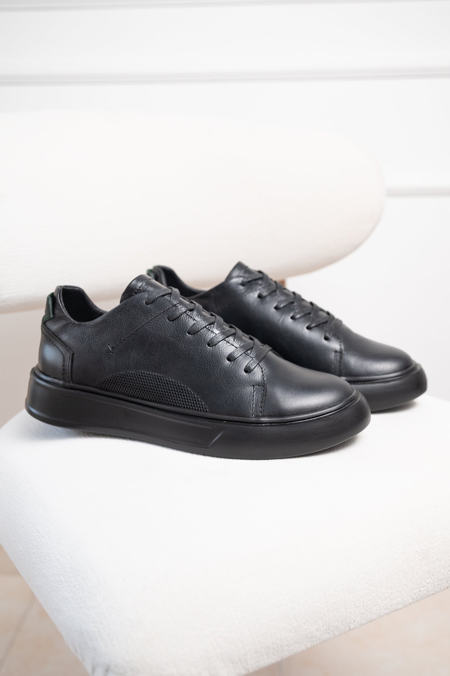 TENIS EN CUERO RUSTICO | RF : 3312