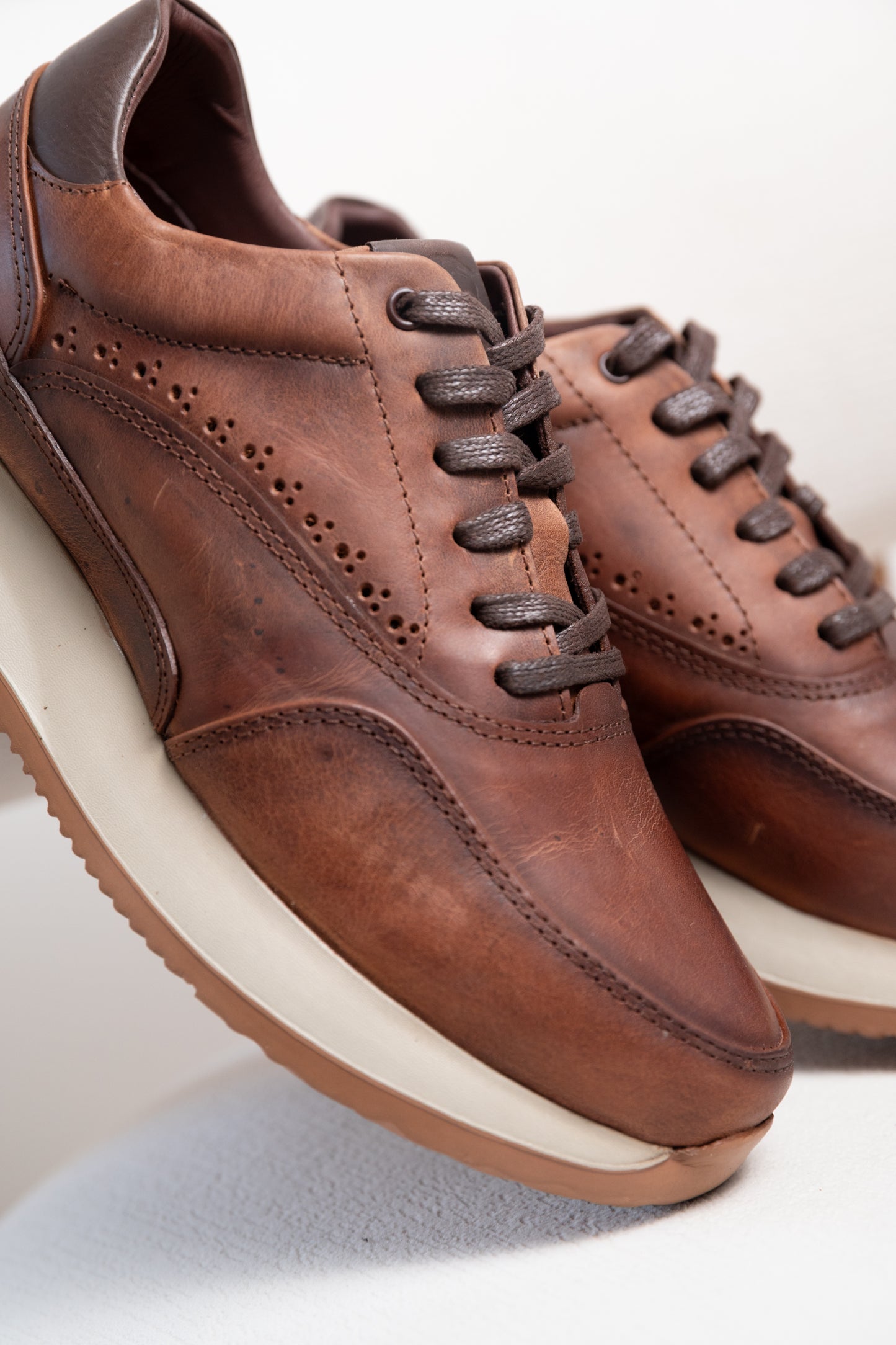 TENIS EN CUERO RUSTICO | RF :T 15