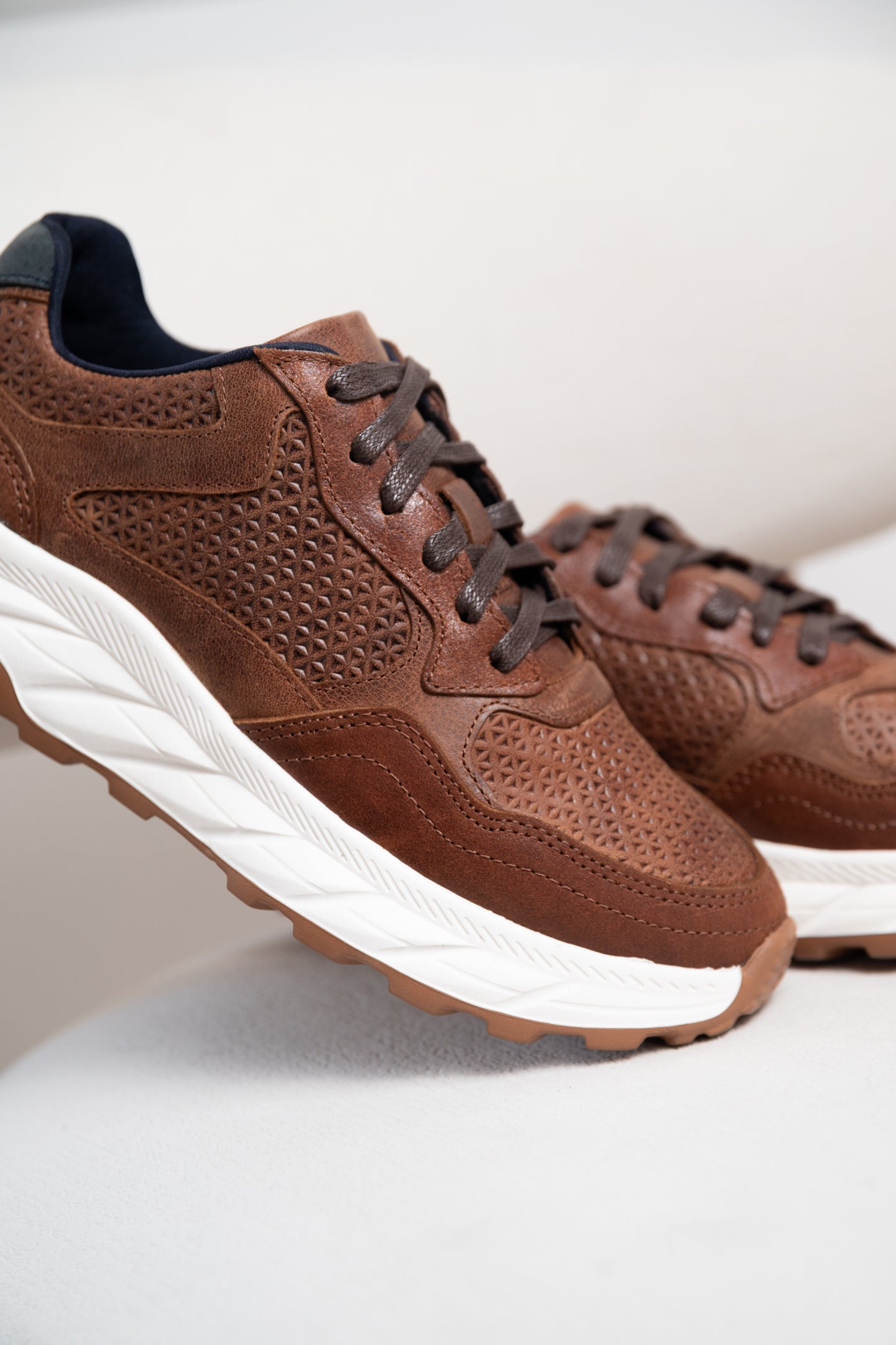 TENIS EN CUERO PARA HOMBRE | RF:TINJACA