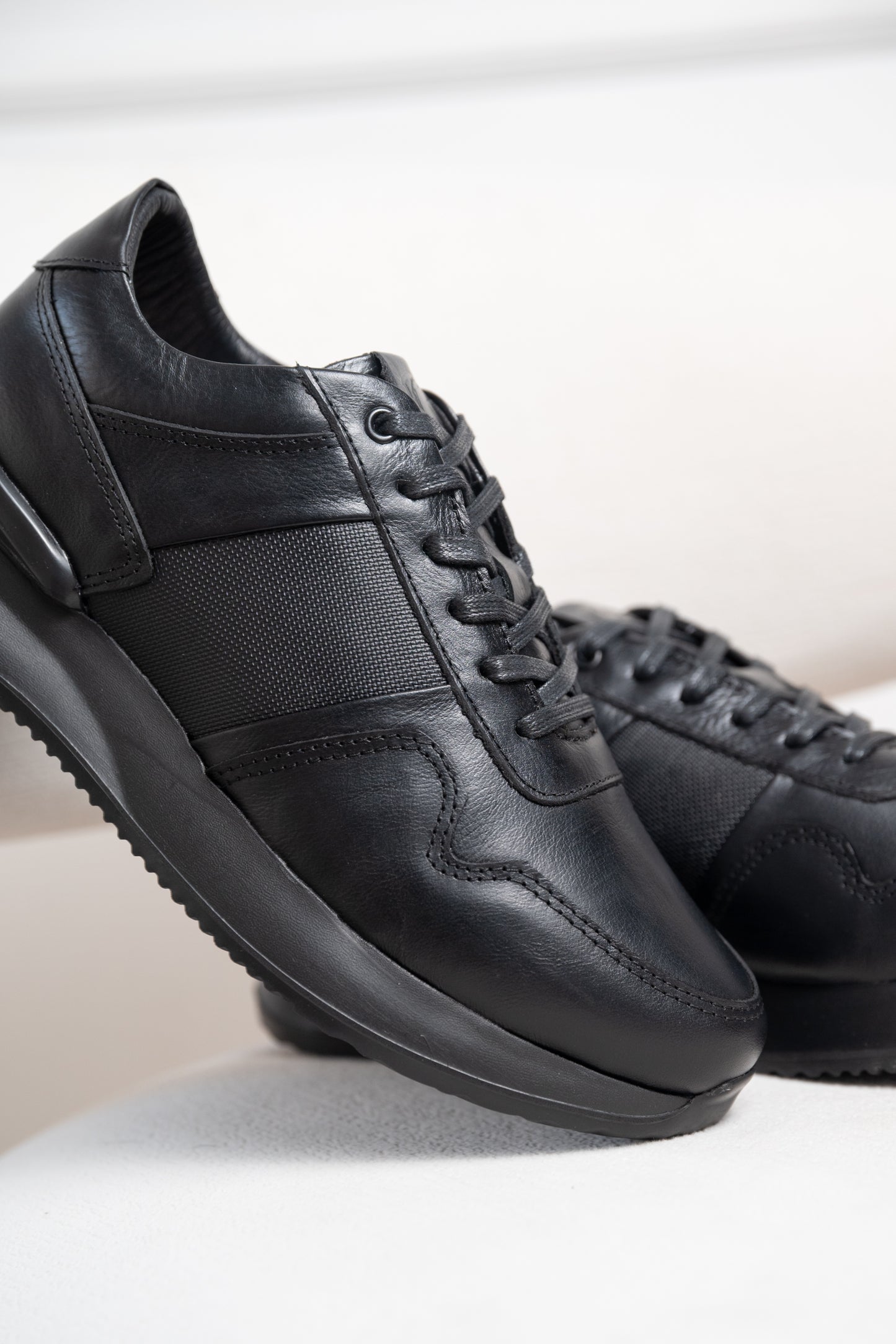 TENIS EN CUERO PARA HOMBRE | RF:T-005