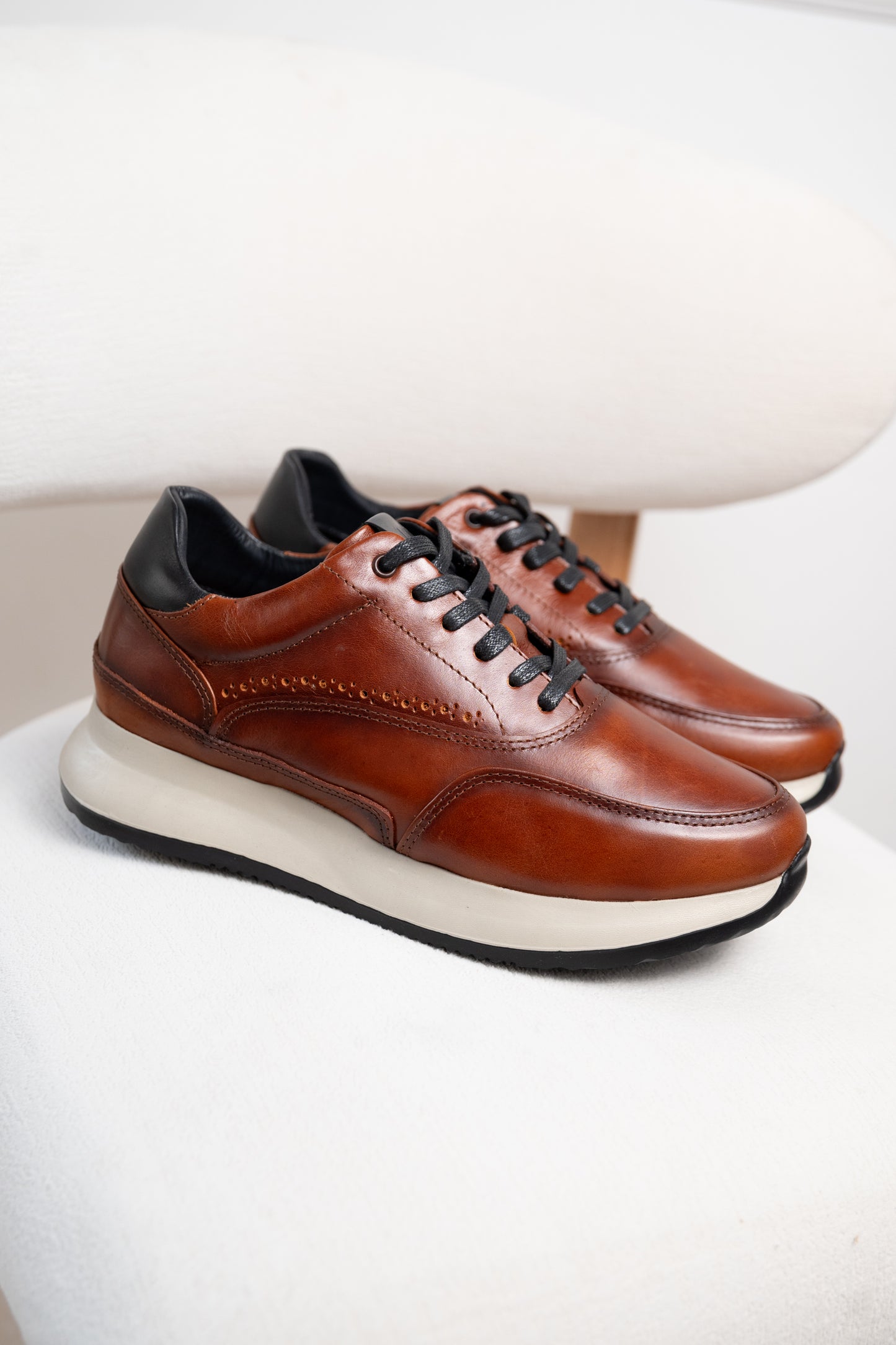 TENIS EN CUERO RUSTICO | RF :T 15 MIEL
