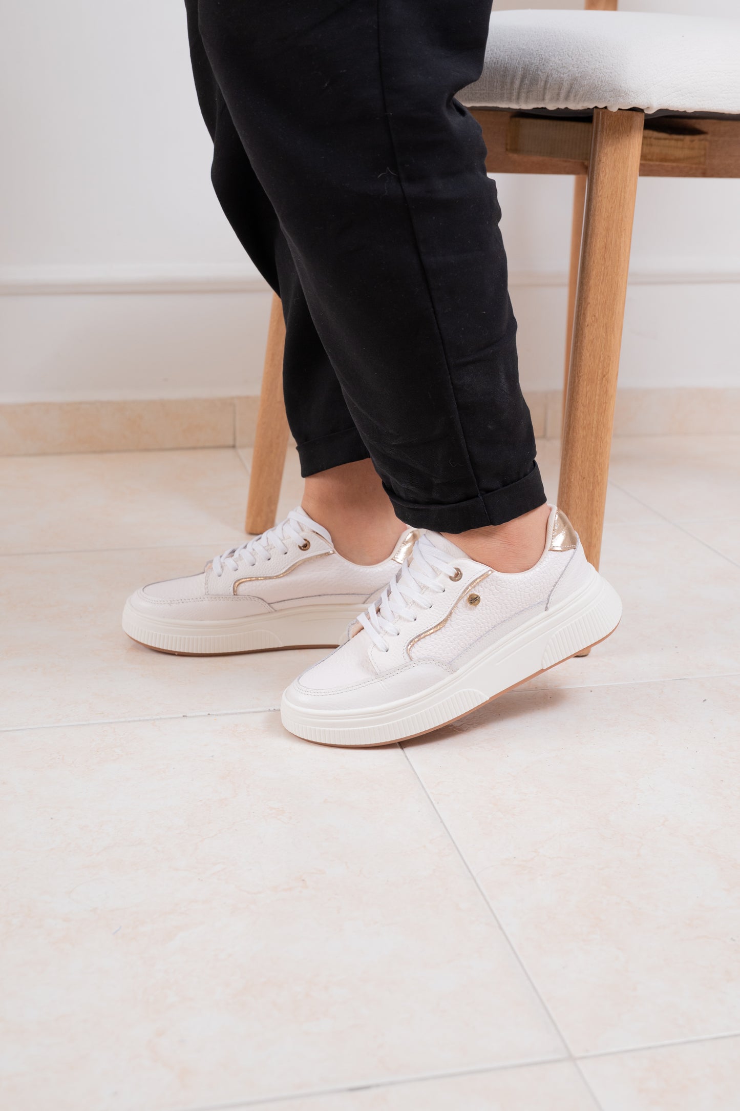 TENIS EN CUERO PARA DAMA | RF :  -TALCO