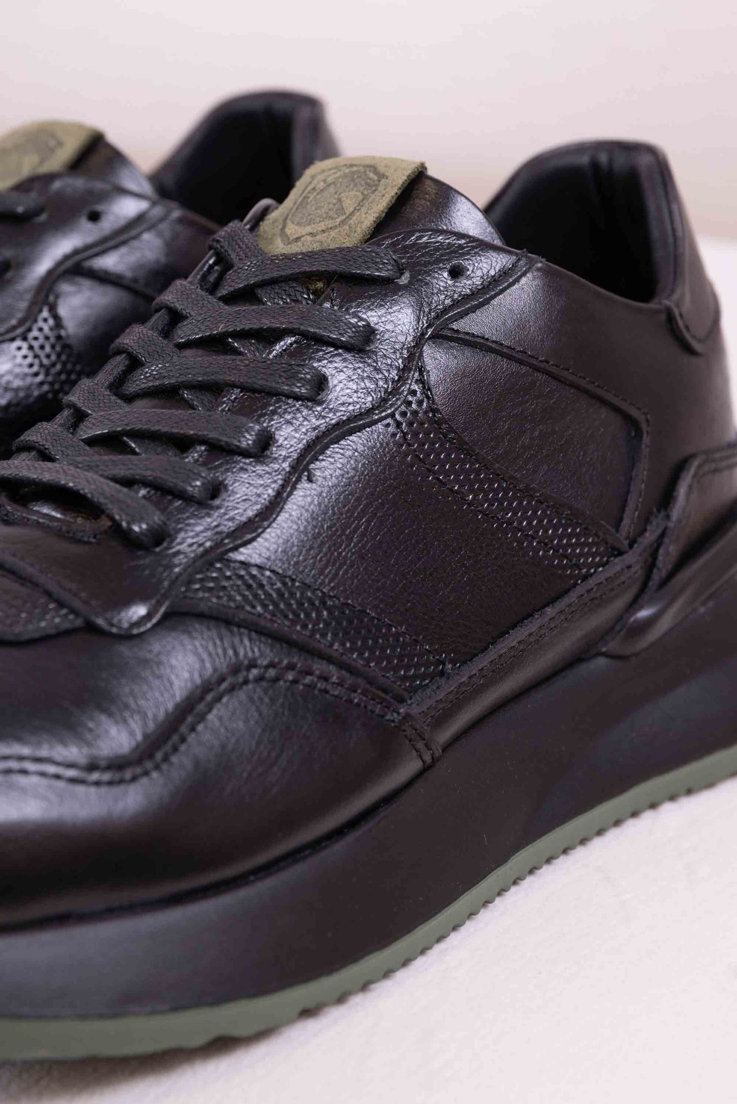 TENIS EN CUERO PARA HOMBRE | RF:LUX-NEGRO - 3255