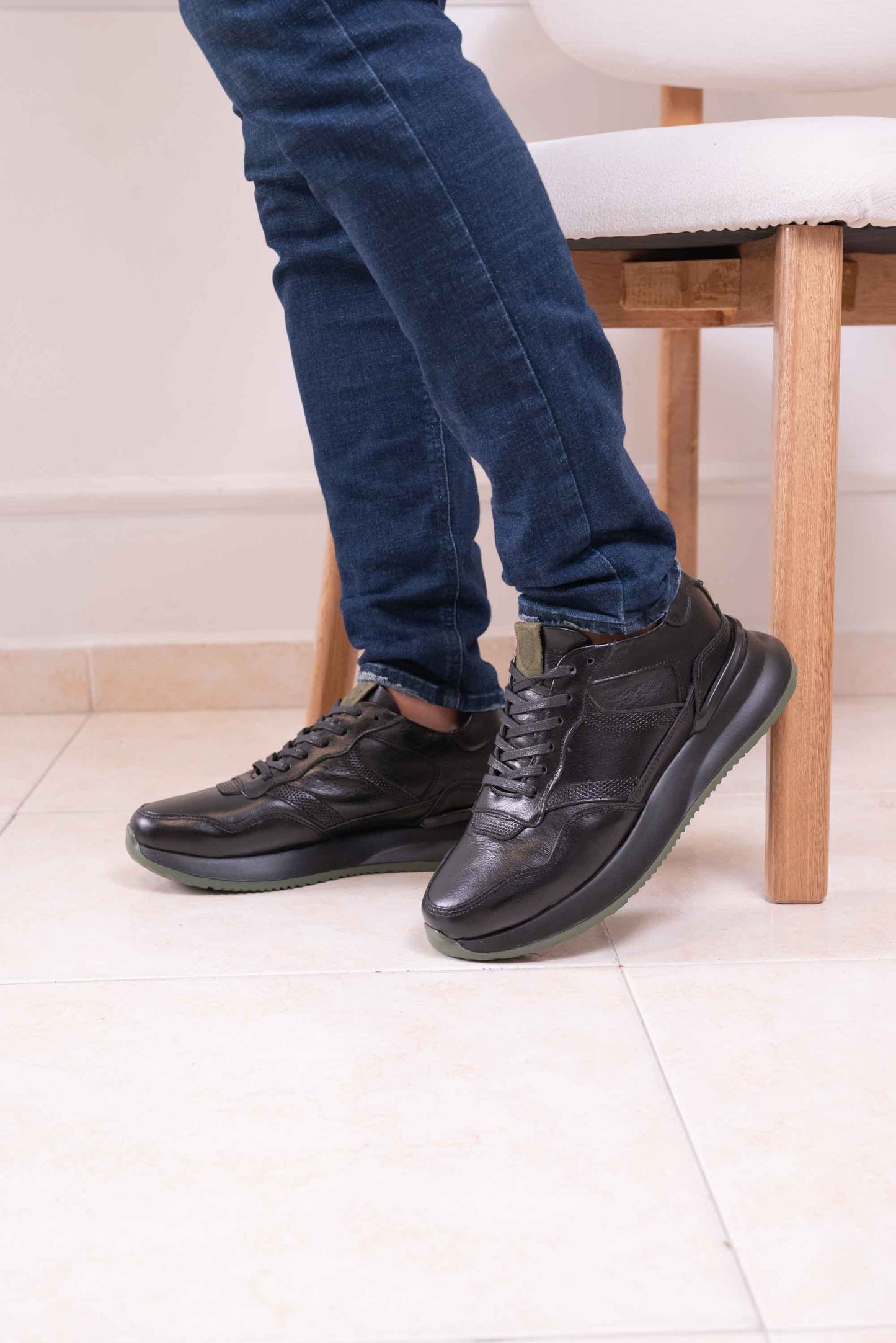 TENIS EN CUERO PARA HOMBRE | RF:LUX-NEGRO - 3255
