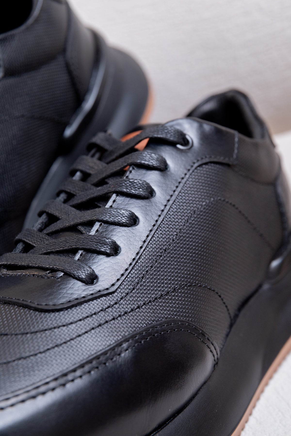 TENIS EN CUERO PARA HOMBRE RF: T-07 NEGRO