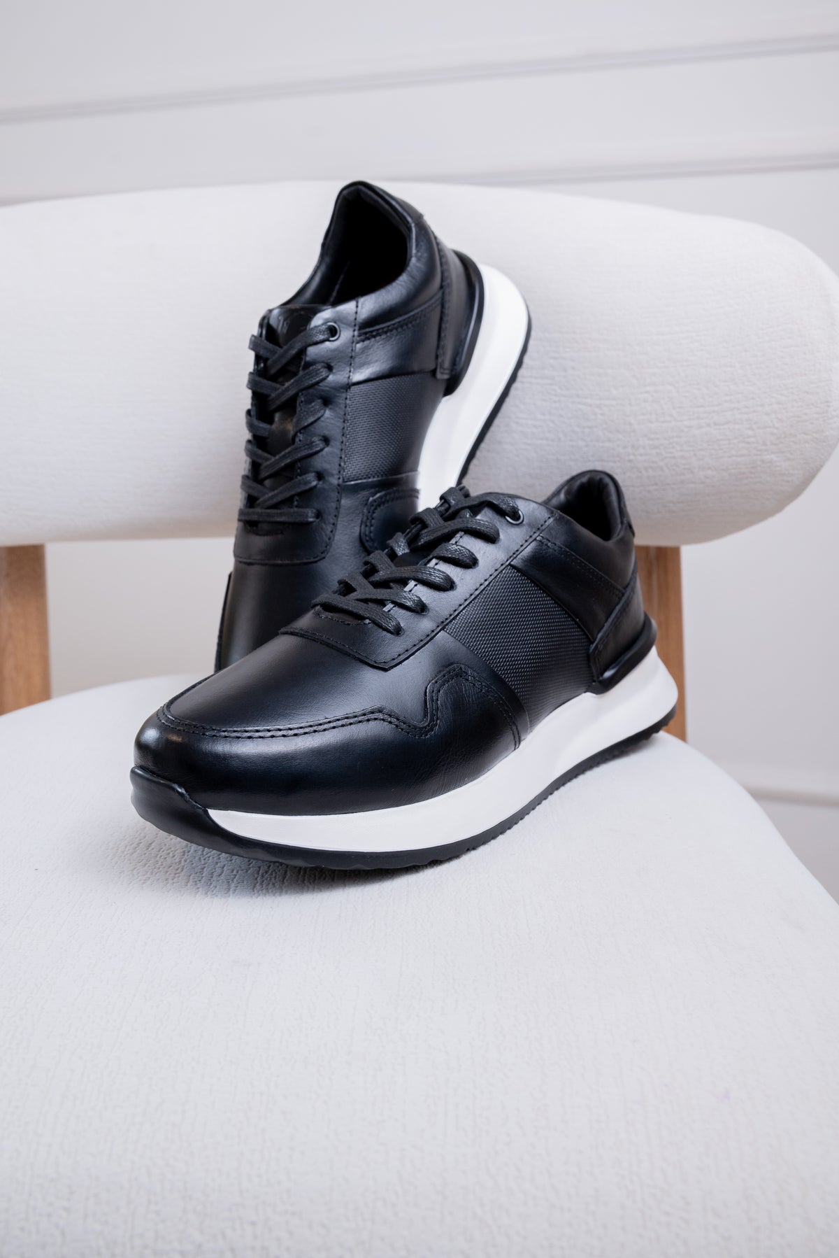 TENIS EN CUERO PARA HOMBRE RF: T-05 NEGRO