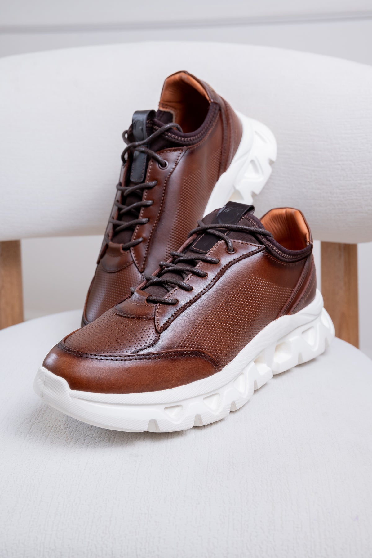TENIS EN CUERO PARA HOMBRE RF: 402 -COÑAC