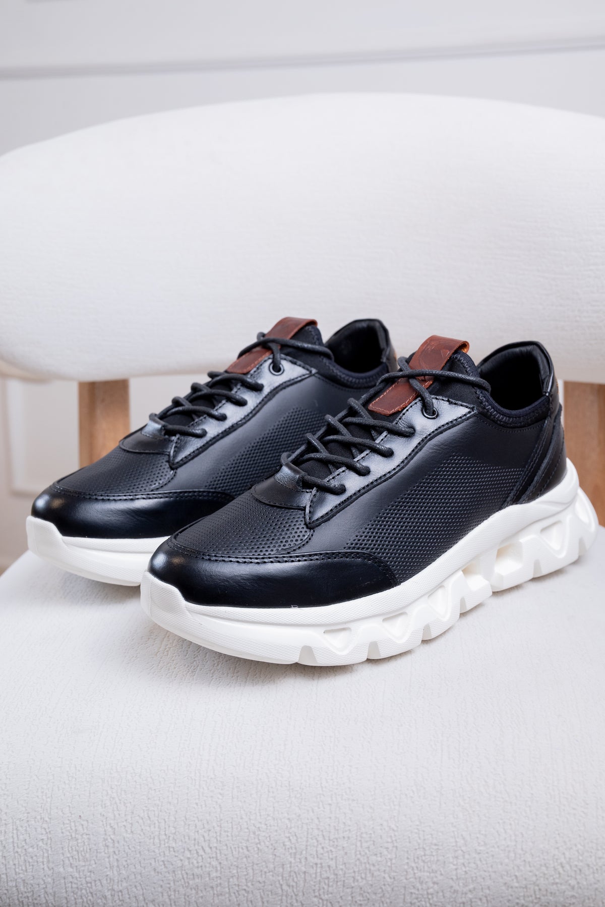TENIS EN CUERO PARA HOMBRE RF: 402 NEGRO