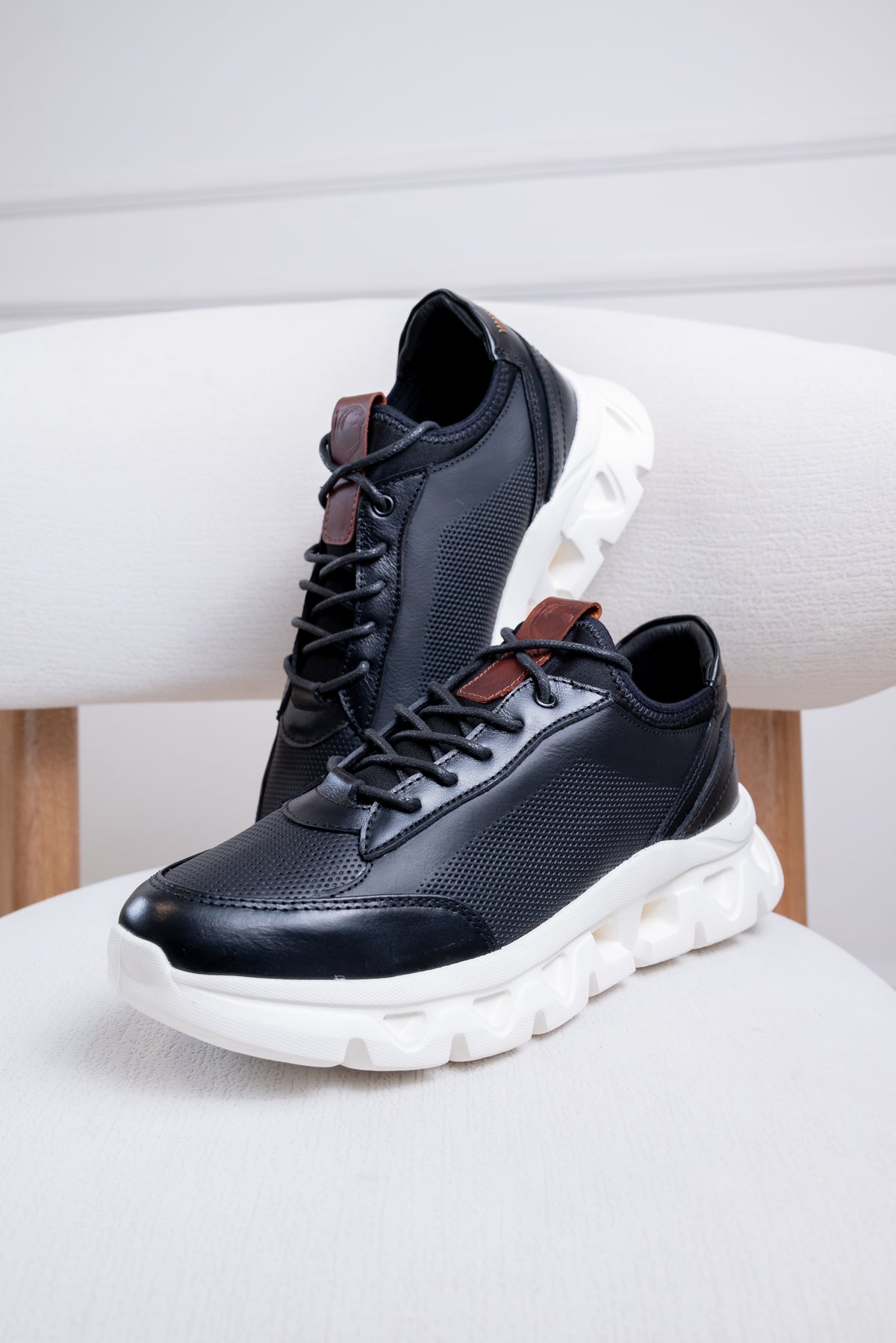 TENIS EN CUERO PARA HOMBRE RF: 402 NEGRO