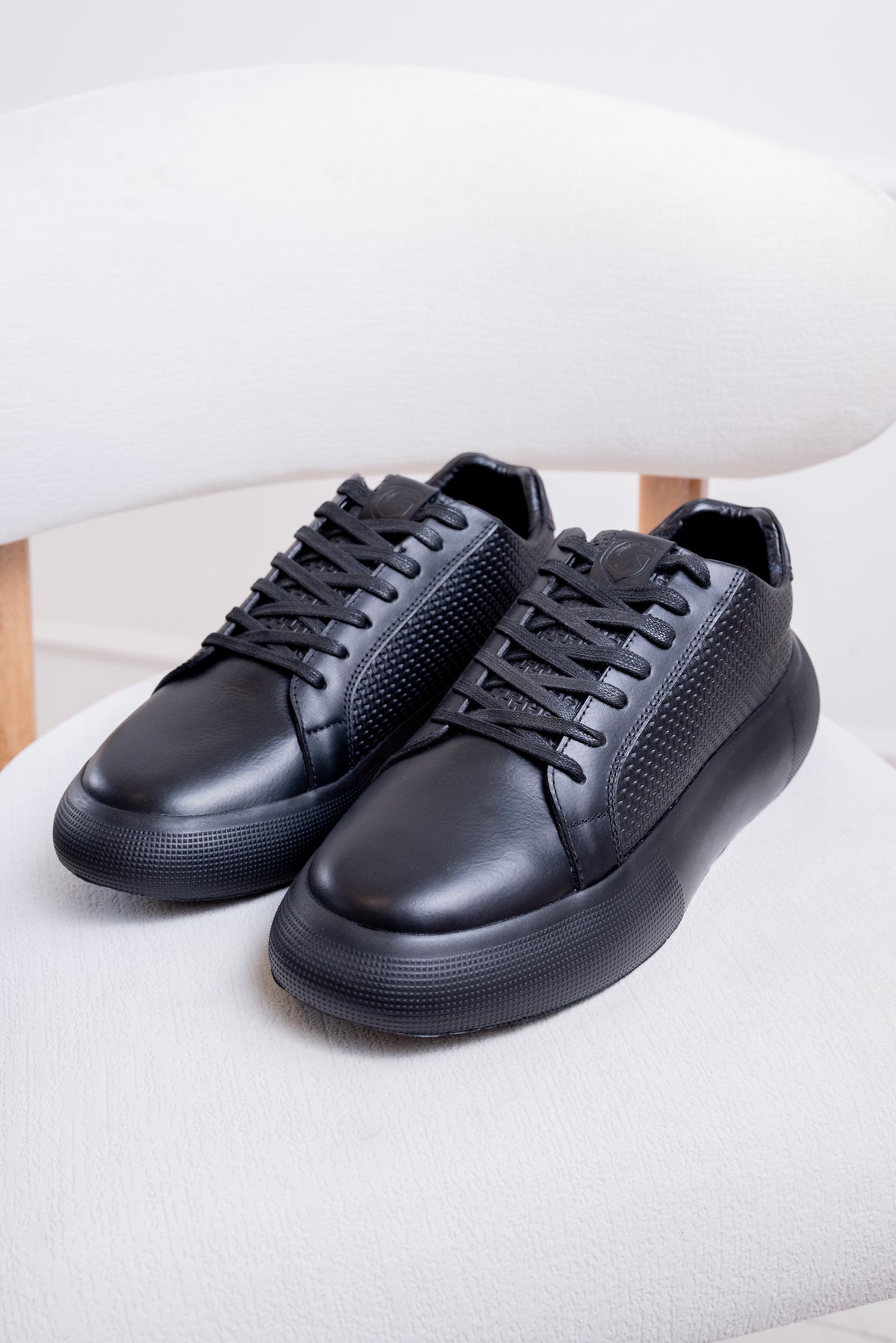 TENIS EN CUERO PARA HOMBRE RF: 2126 NEGRO