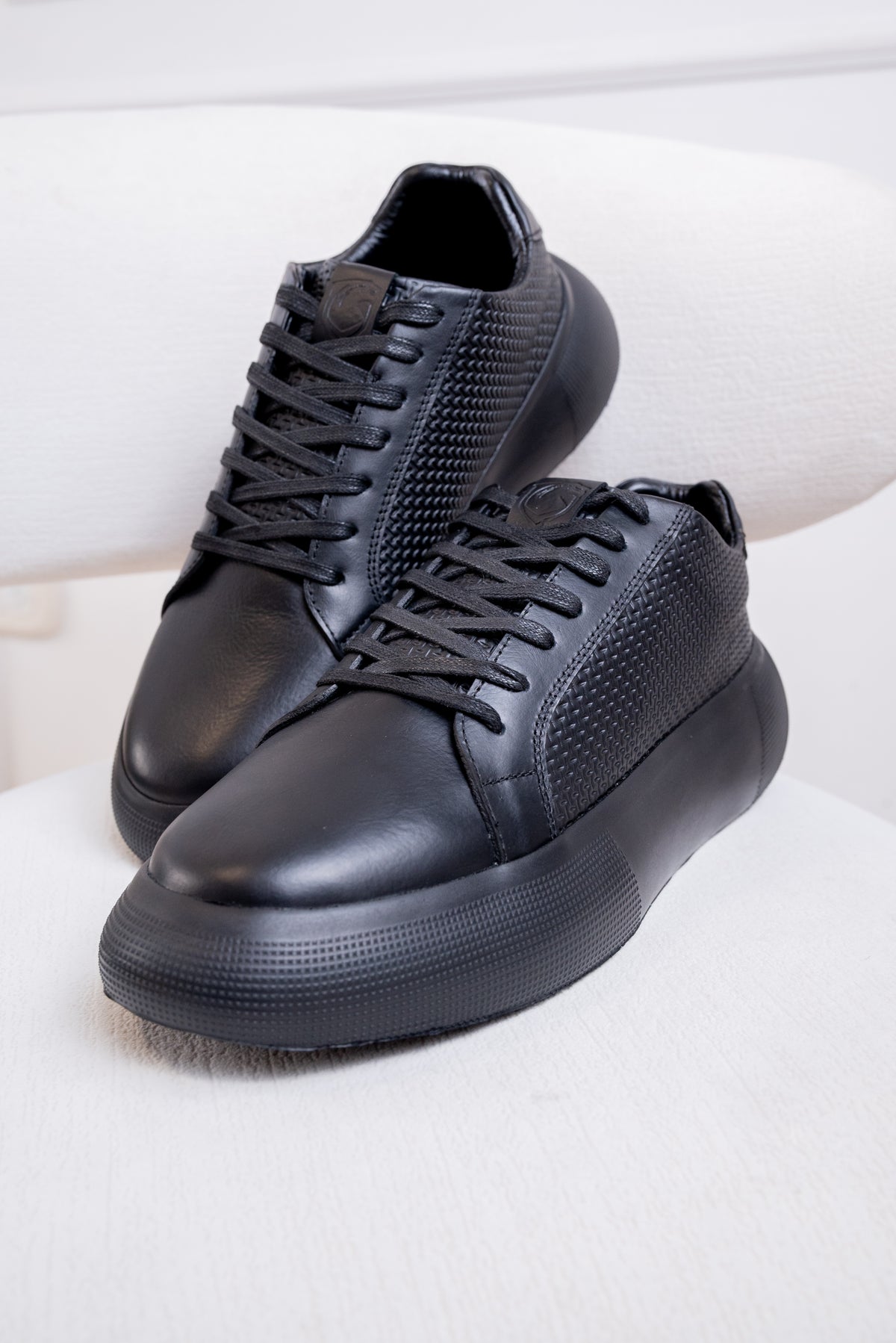 TENIS EN CUERO PARA HOMBRE RF: 2126 NEGRO
