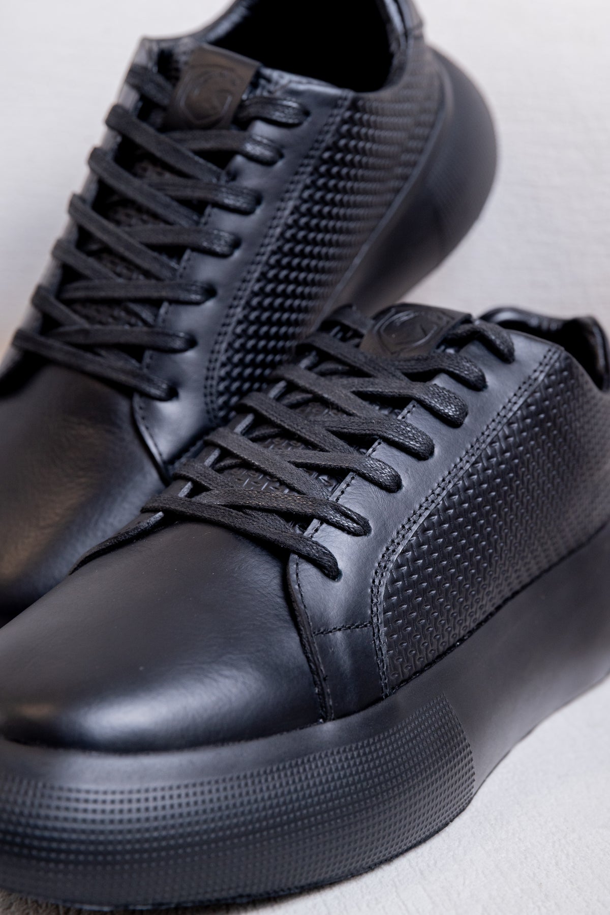TENIS EN CUERO PARA HOMBRE RF: 2126 NEGRO
