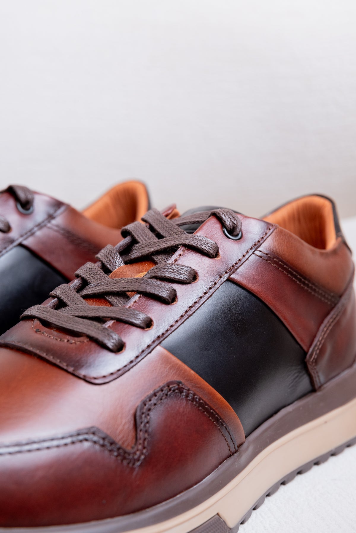 TENIS EN CUERO PARA HOMBRE RF: TÑ-3385
