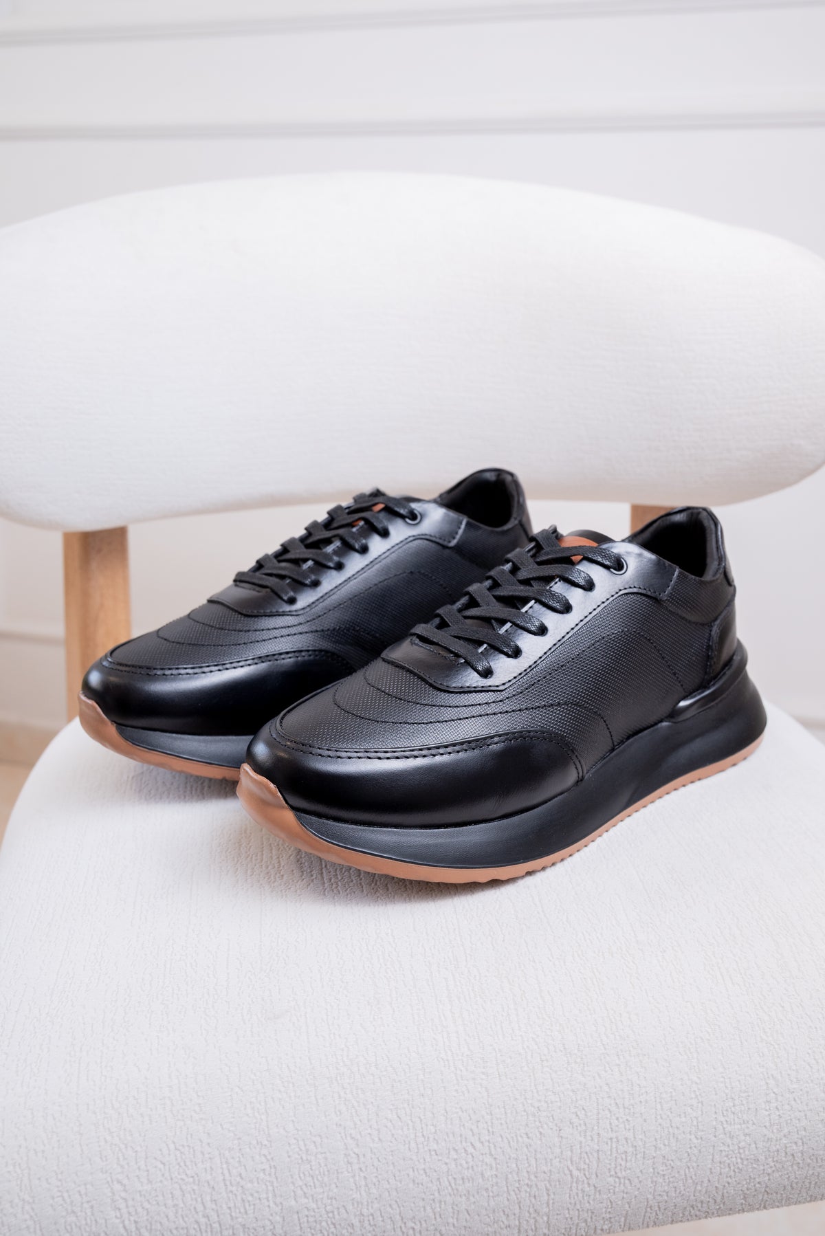 TENIS EN CUERO PARA HOMBRE RF: T-07 NEGRO