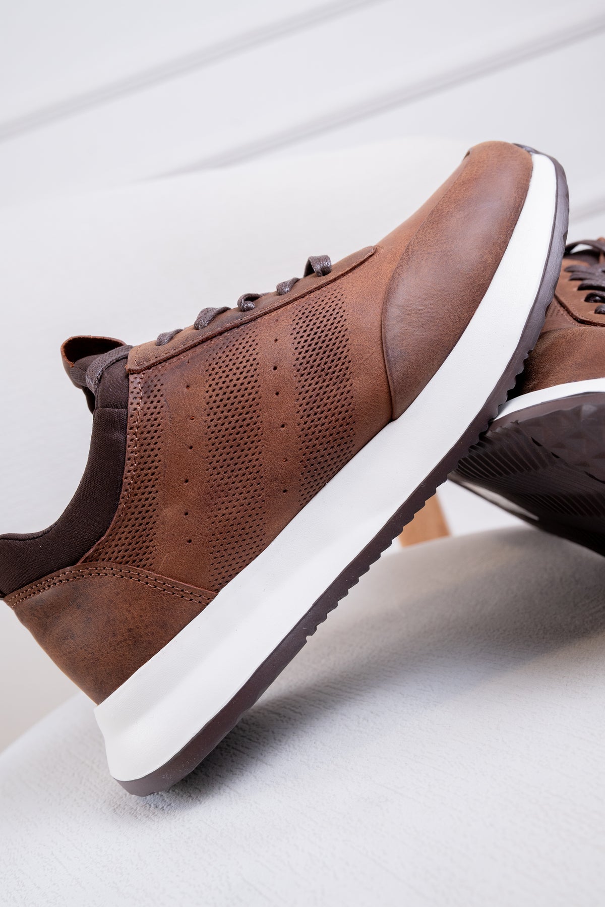 TENIS EN CUERO PARA HOMBRE RF: SANGRIA-3216