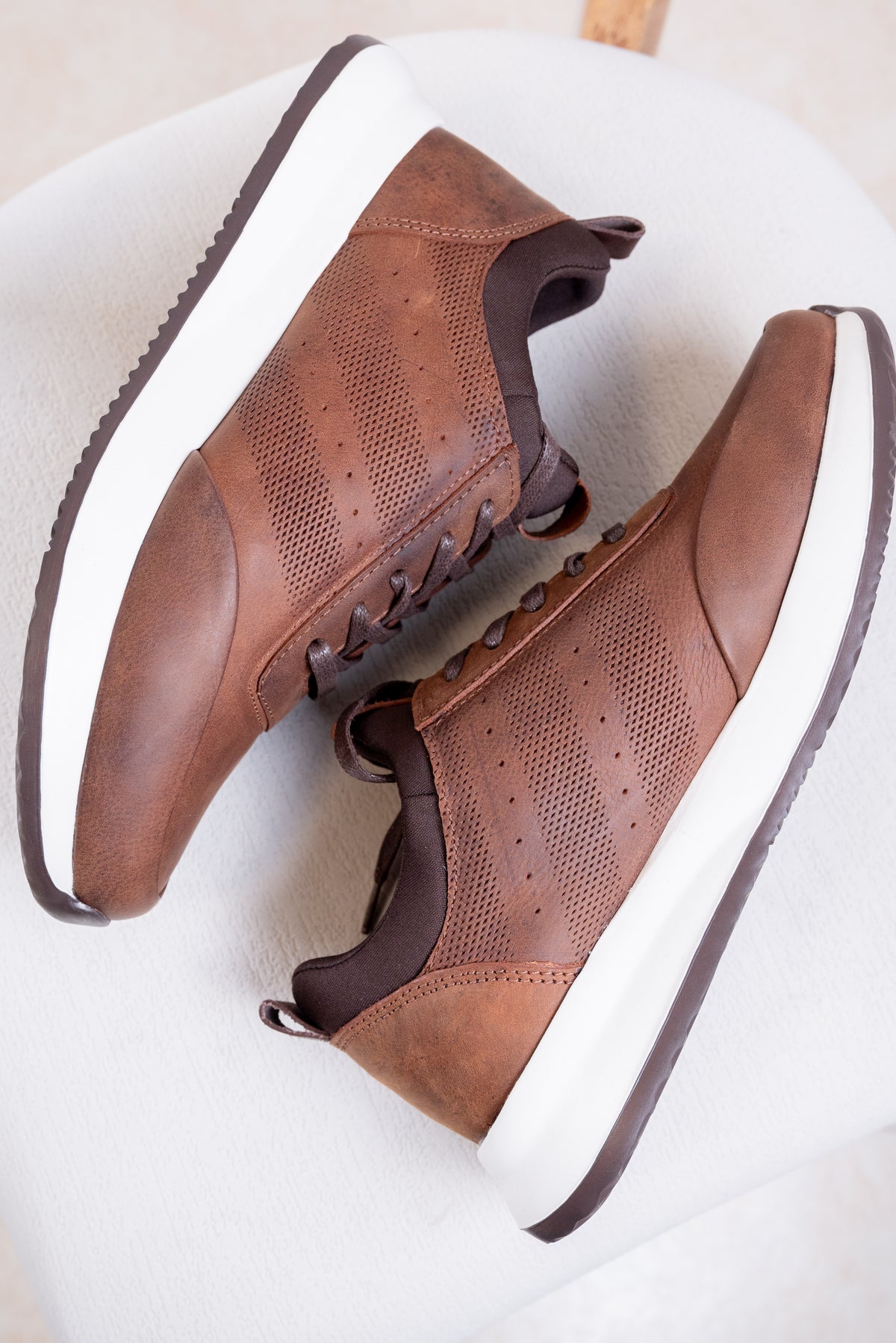 TENIS EN CUERO PARA HOMBRE RF: SANGRIA-3216