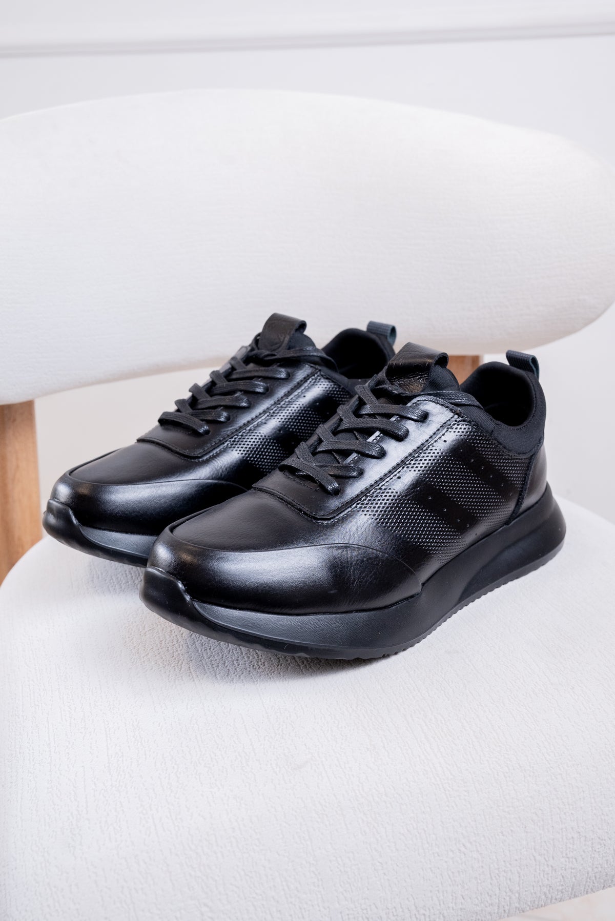 TENIS EN CUERO PARA HOMBRE RF: SPN 3216 NEGRO