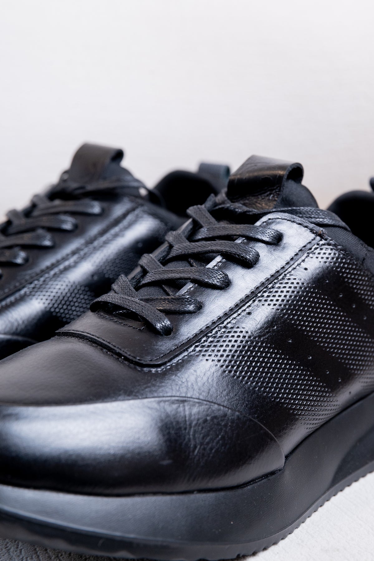 TENIS EN CUERO PARA HOMBRE RF: SPN 3216 NEGRO