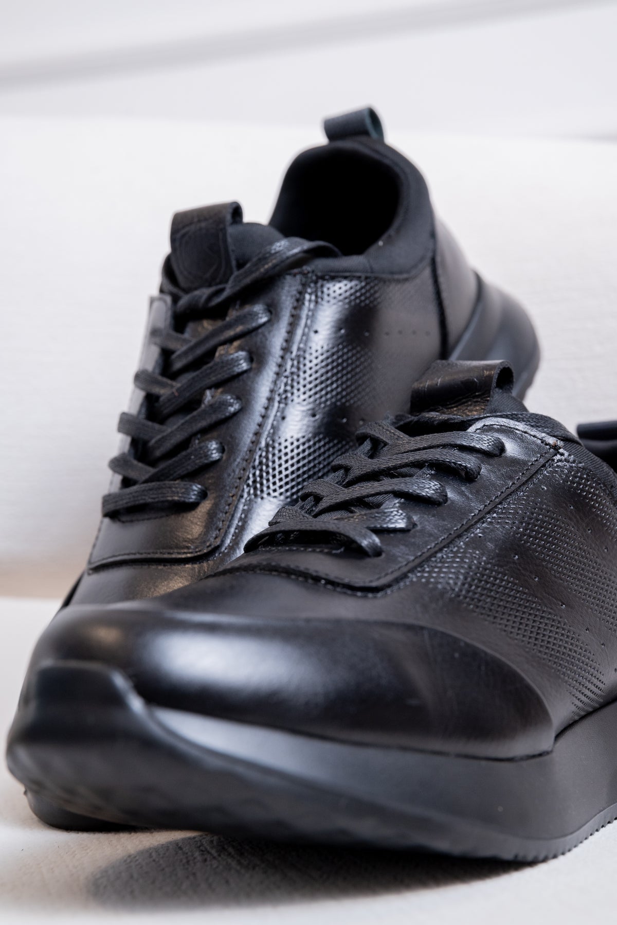 TENIS EN CUERO PARA HOMBRE RF: SPN 3216 NEGRO