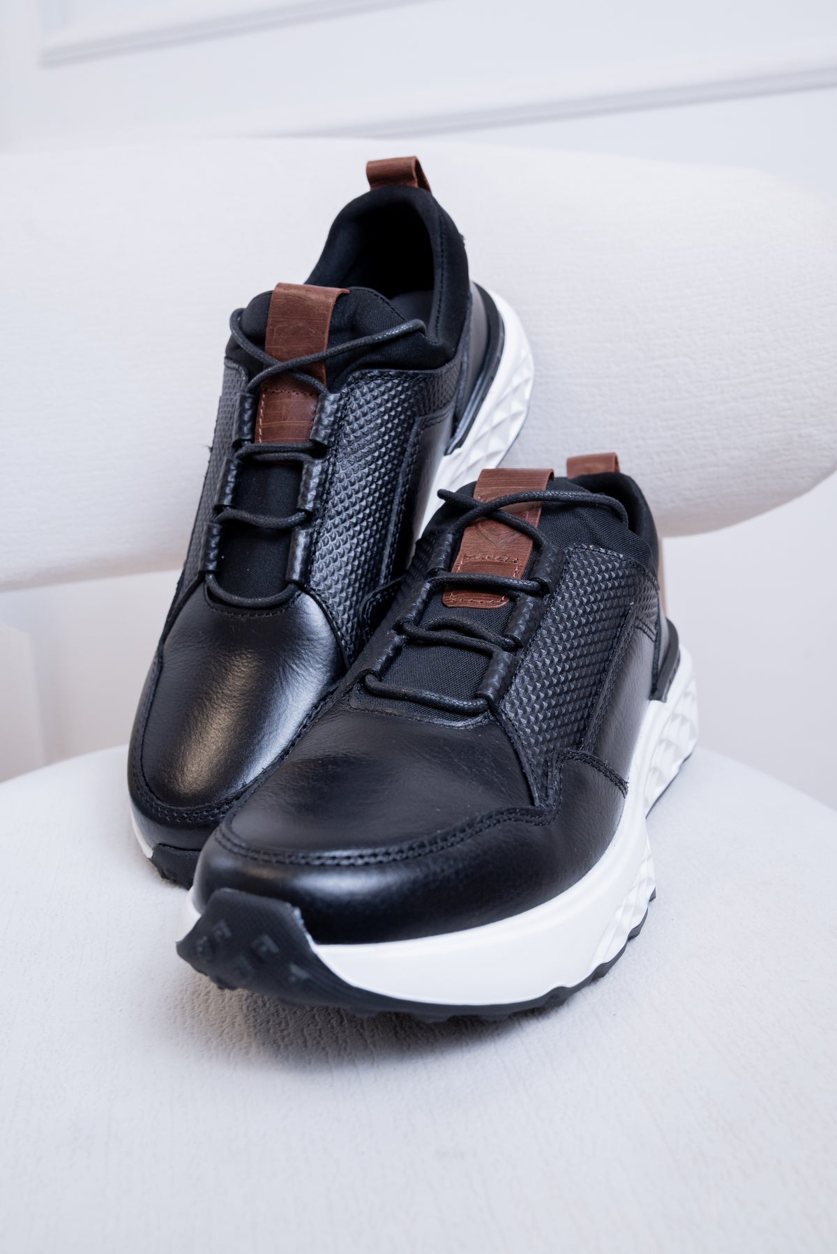 TENIS EN CUERO PARA HOMBRE RF: 3385 -NEGRO