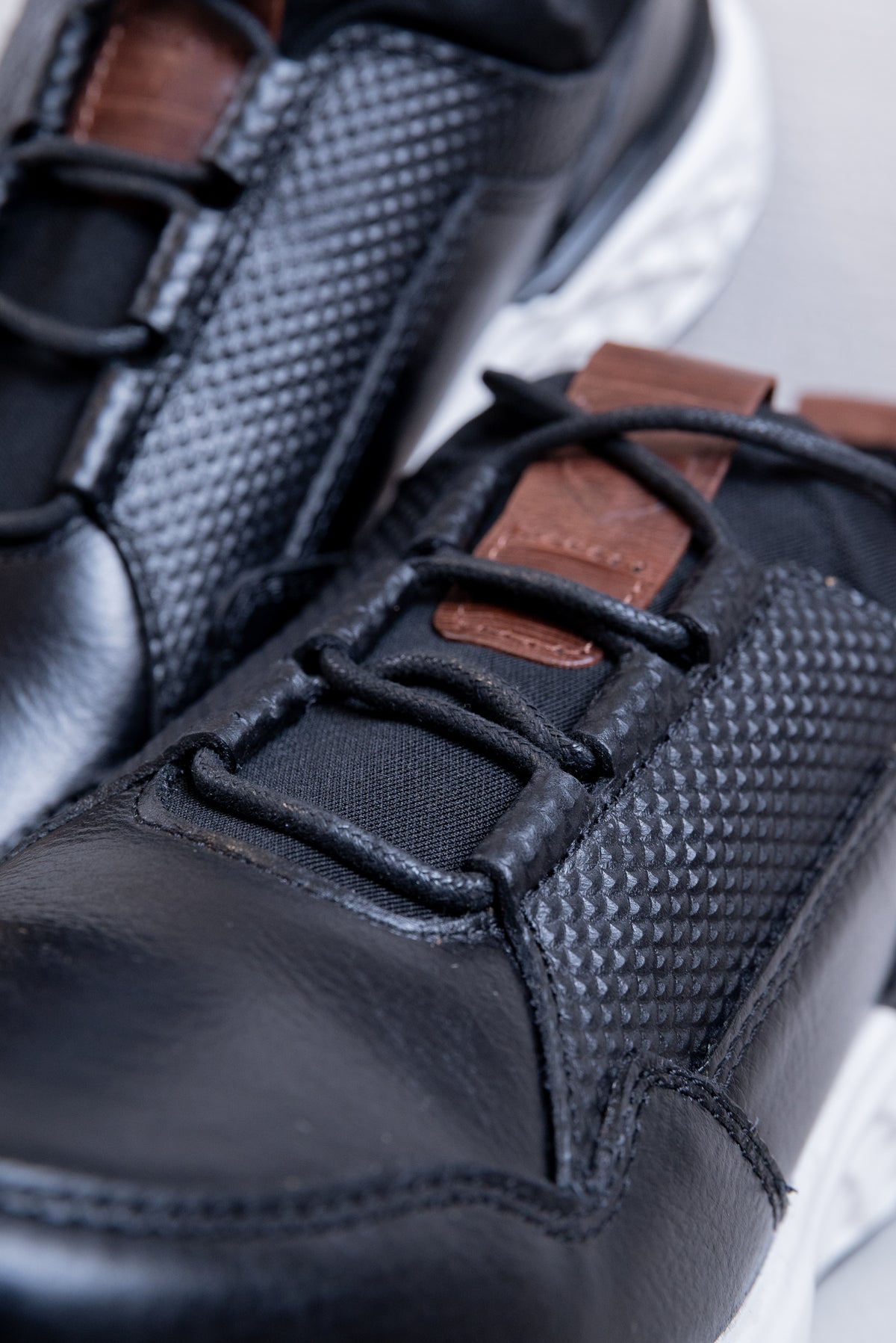 TENIS EN CUERO PARA HOMBRE RF: 3385 -NEGRO