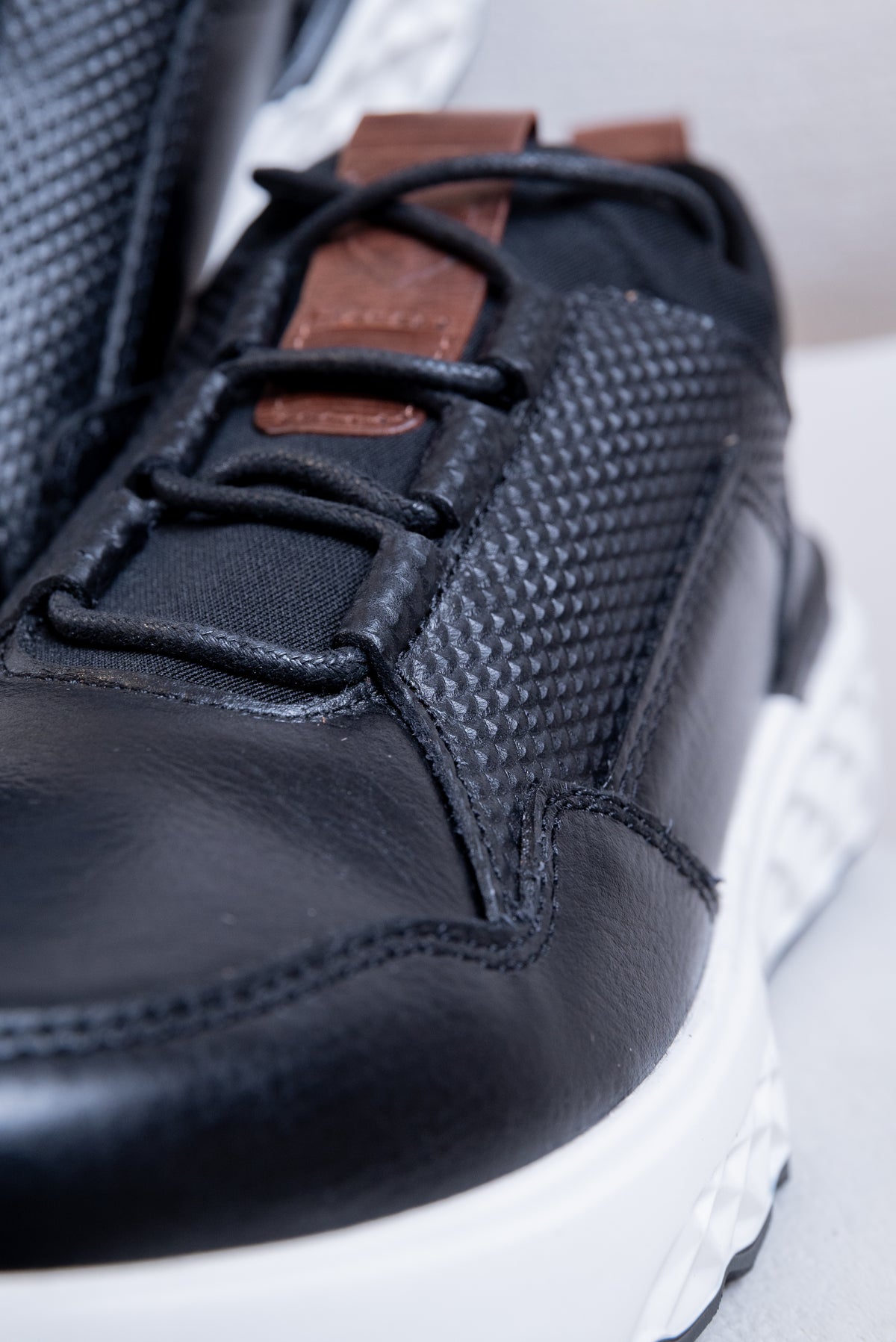 TENIS EN CUERO PARA HOMBRE RF: 3385 -NEGRO