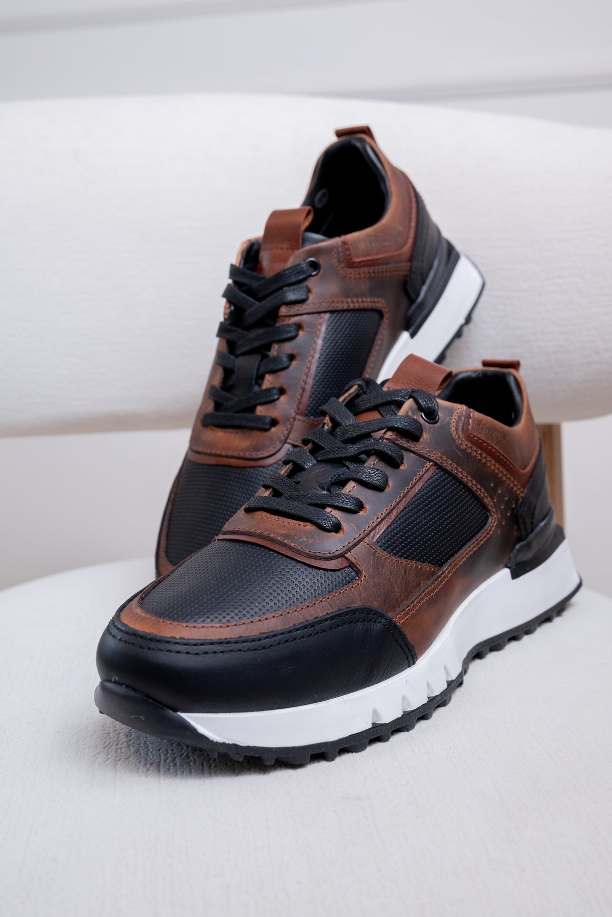 TENIS EN CUERO PARA HOMBRE RF: T-10
